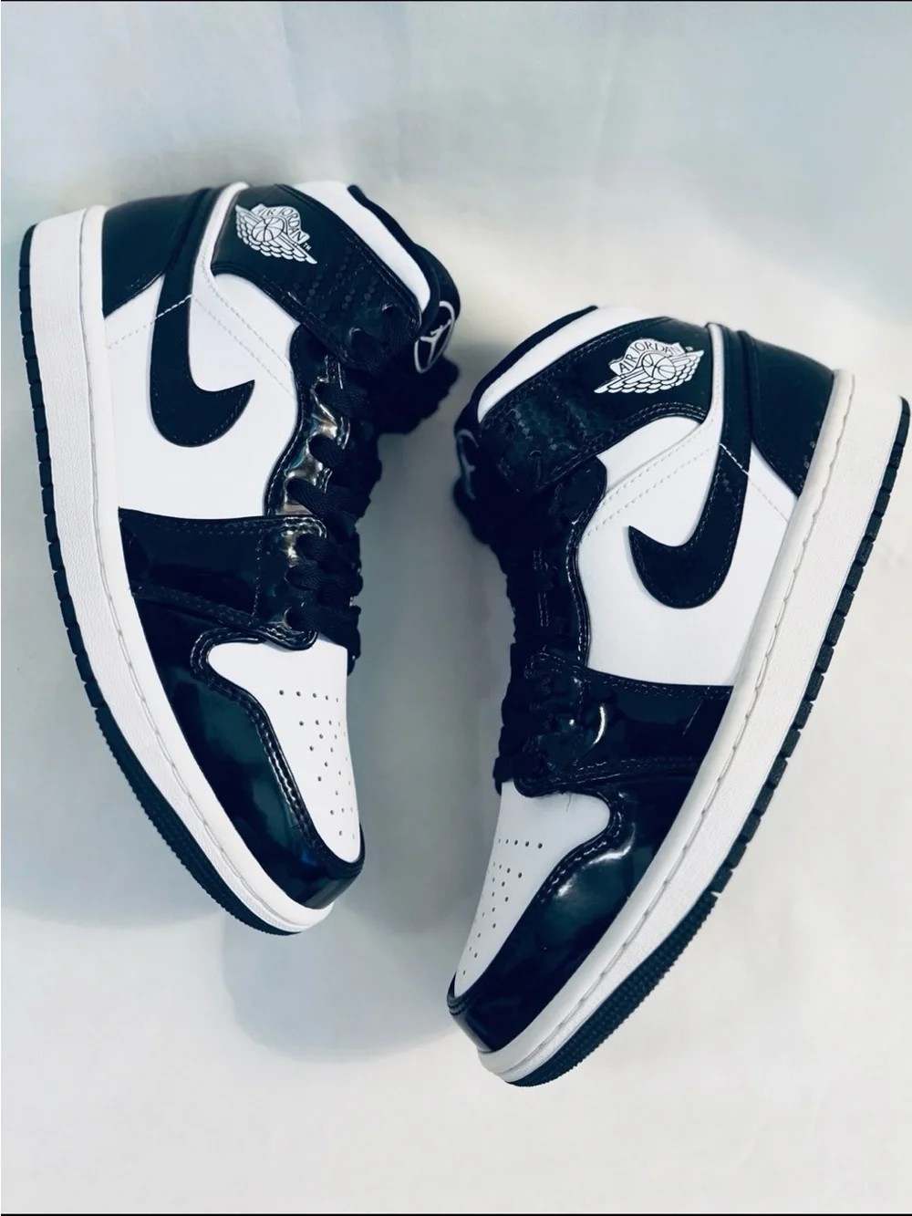 Jordan 1 Mid ‘Carbon Fiber Black/White Sneakers